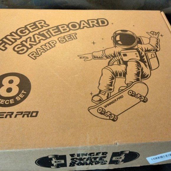 Fingerboard Skatepark with 3 Finger Skateboards Customizable and Buildable - Picture 8 of 8